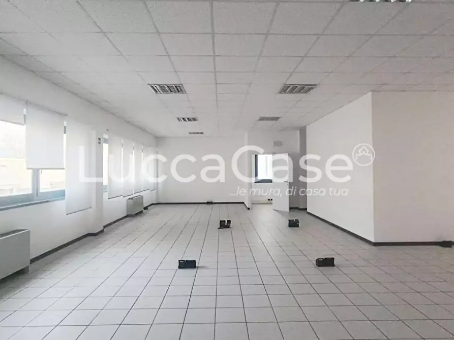 Immagine 5 di Ufficio in affitto  a Lucca