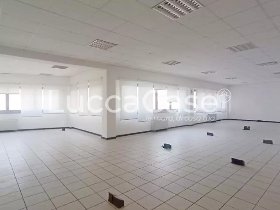 Immagine 2 di Ufficio in vendita  a Lucca