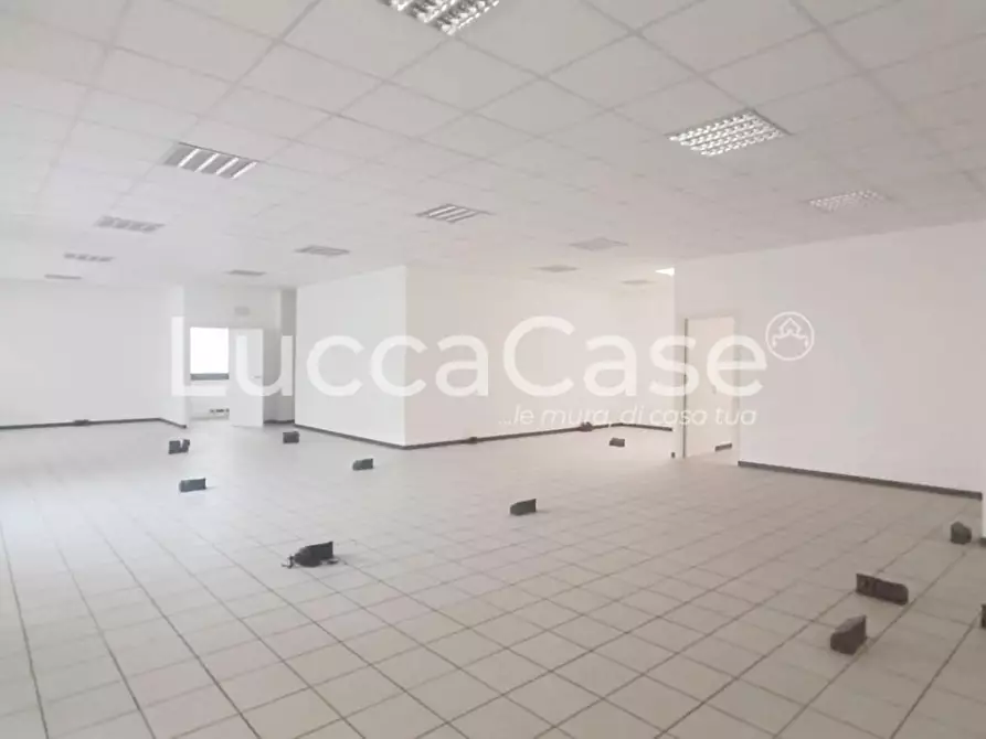 Immagine 5 di Ufficio in vendita  a Lucca