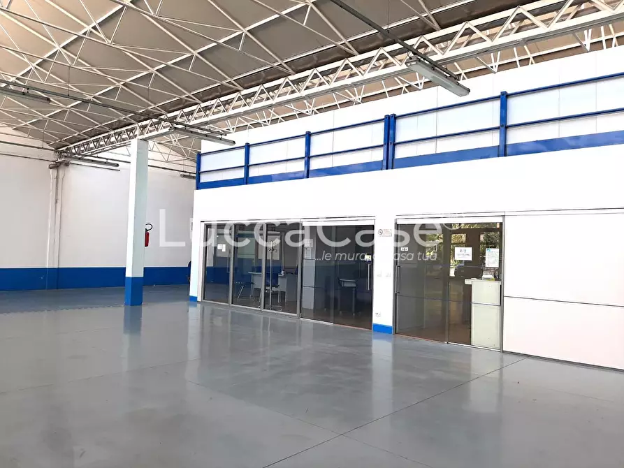 Immagine 4 di Attività artigianale in affitto  a Lucca