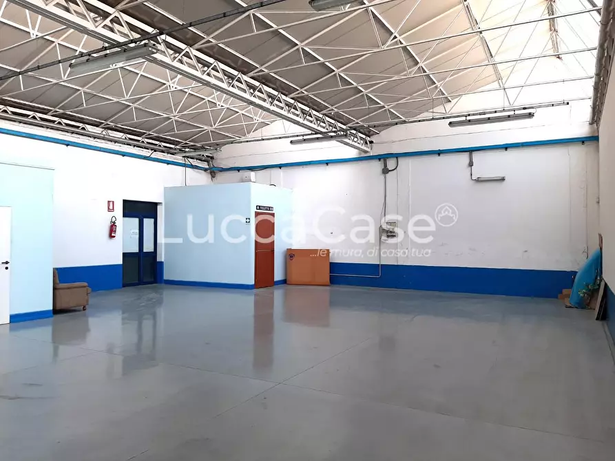 Immagine 5 di Attività artigianale in affitto  a Lucca