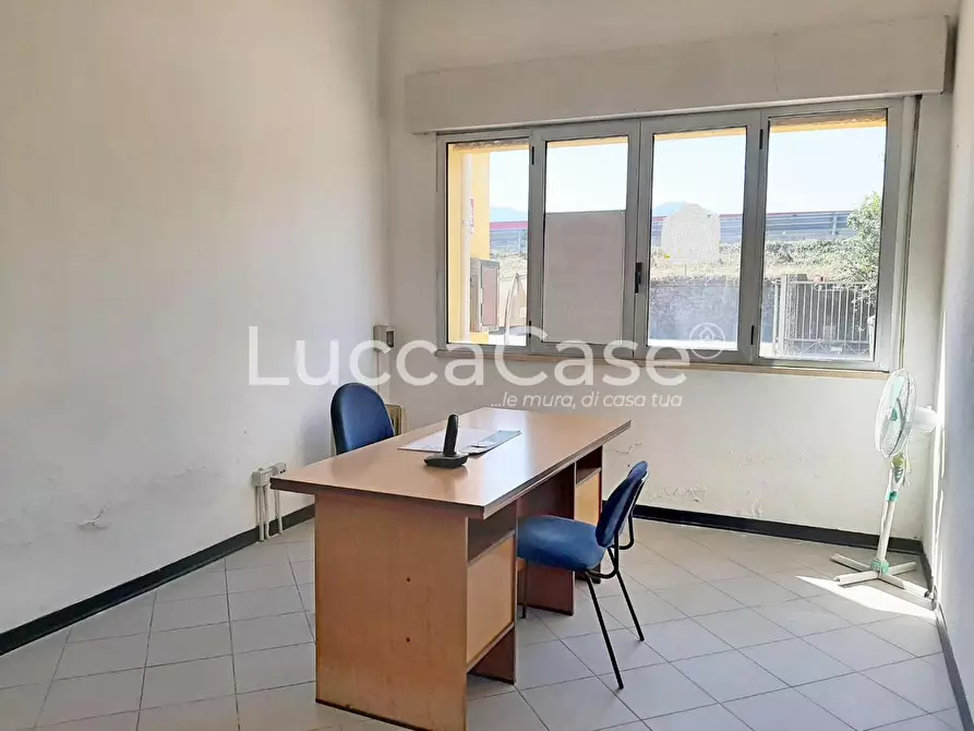 Immagine 4 di Locale commerciale in affitto  a Lucca