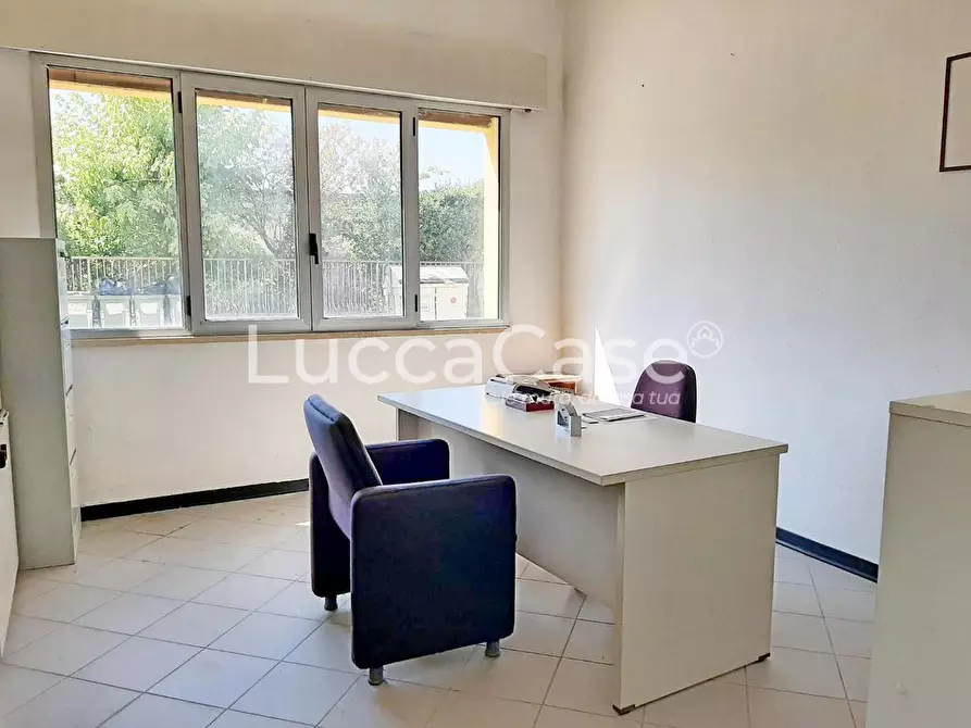 Immagine 5 di Locale commerciale in affitto  a Lucca