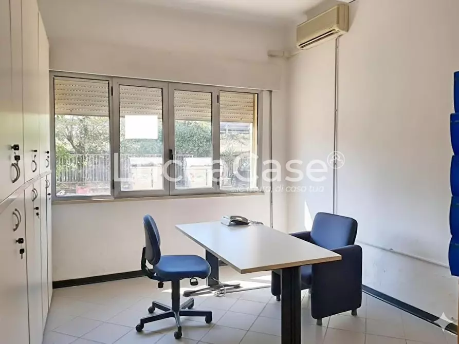 Immagine 3 di Locale commerciale in affitto  a Lucca