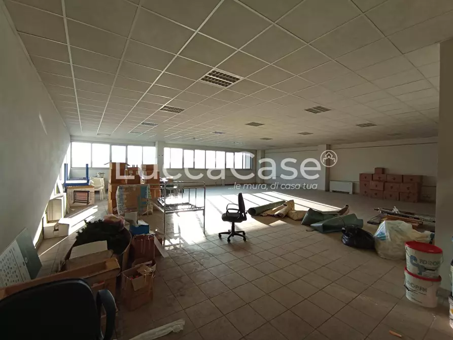 Immagine 3 di Ufficio in affitto  a Lucca