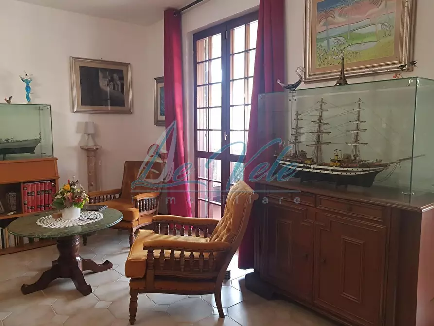 Immagine 2 di Appartamento in vendita  a Massa