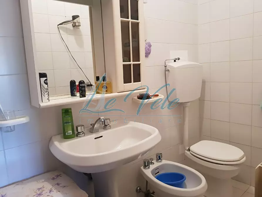 Immagine 11 di Appartamento in vendita  a Massa