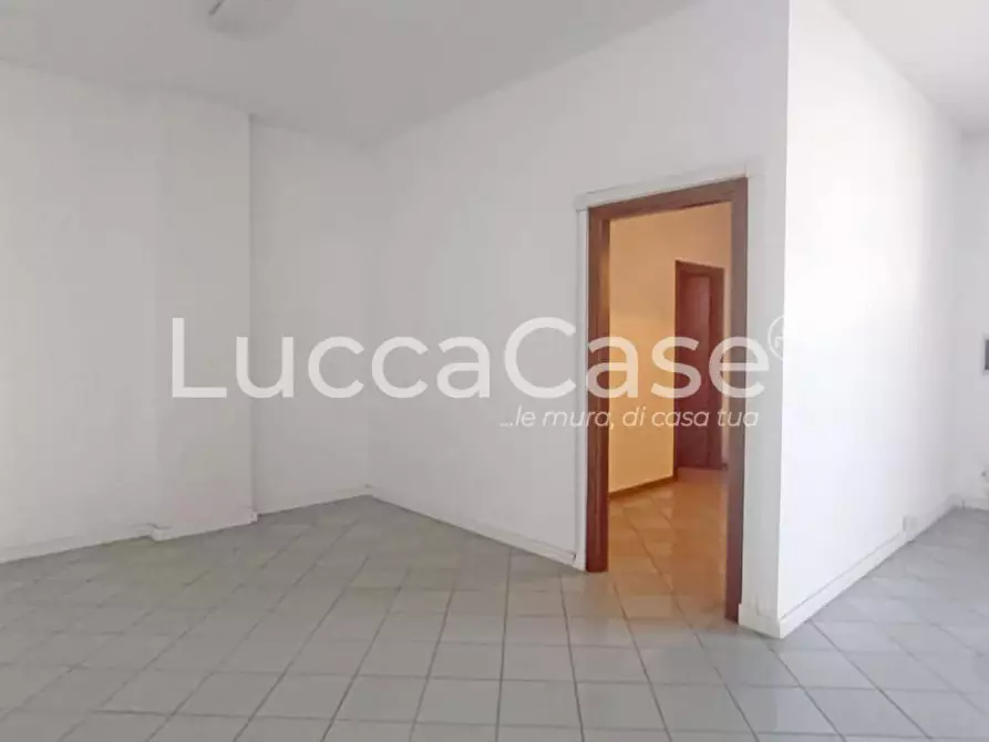 Immagine 7 di Ufficio in vendita  a Lucca