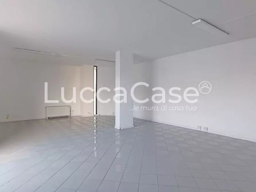 Immagine 8 di Ufficio in vendita  a Lucca