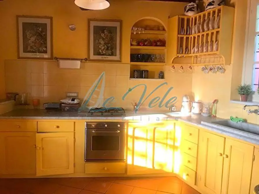 Immagine 7 di Porzione di casa in vendita  a Carrara