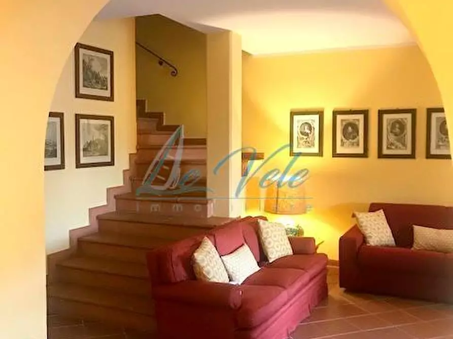 Immagine 4 di Porzione di casa in vendita  a Carrara