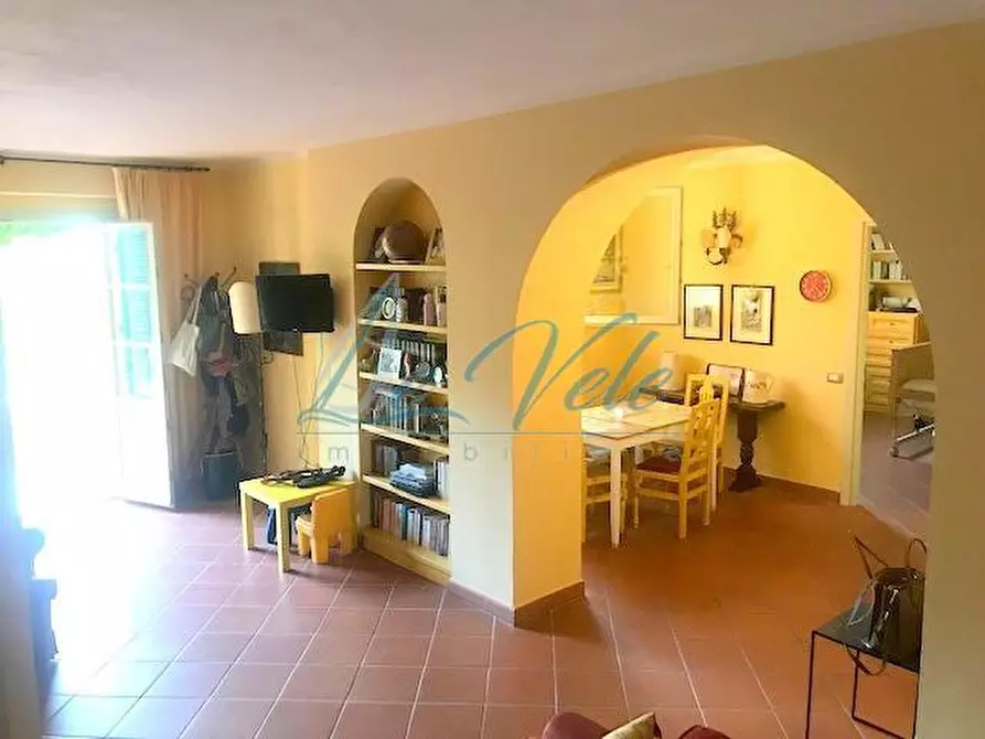 Immagine 5 di Porzione di casa in vendita  a Carrara