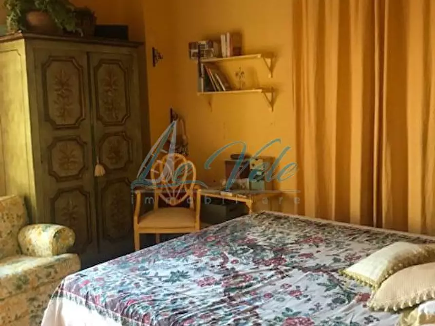 Immagine 10 di Porzione di casa in vendita  a Carrara