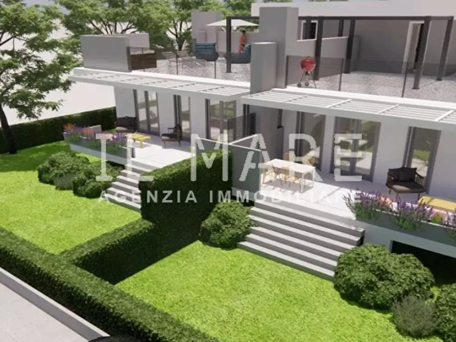 Immagine 3 di Casa quadrifamiliare in vendita  a Massa