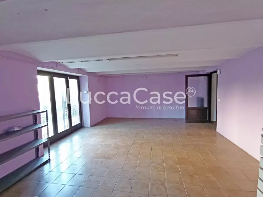 Immagine 16 di Ufficio in affitto  a Lucca