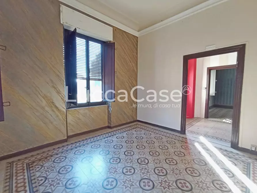 Immagine 33 di Ufficio in affitto  a Lucca