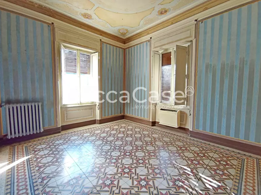 Immagine 29 di Ufficio in affitto  a Lucca