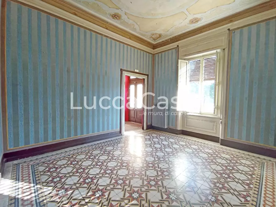 Immagine 30 di Ufficio in affitto  a Lucca