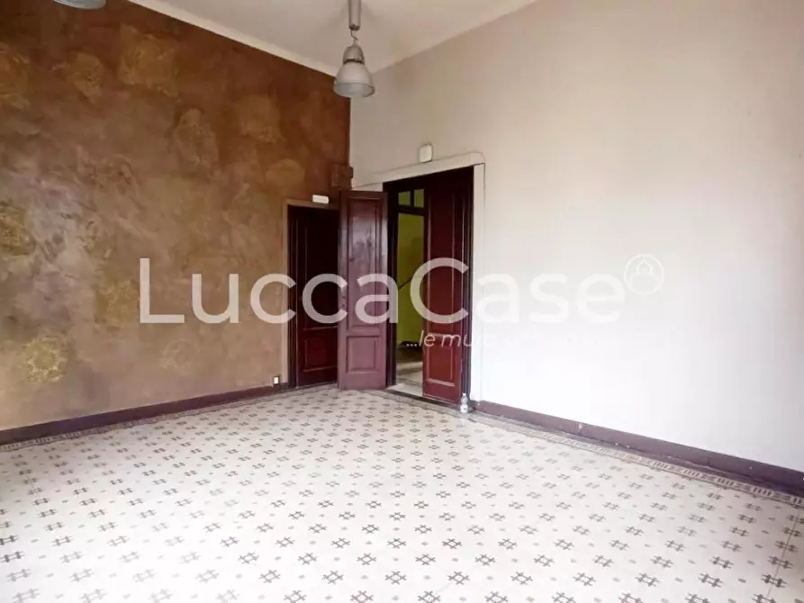 Immagine 3 di Ufficio in affitto  a Lucca