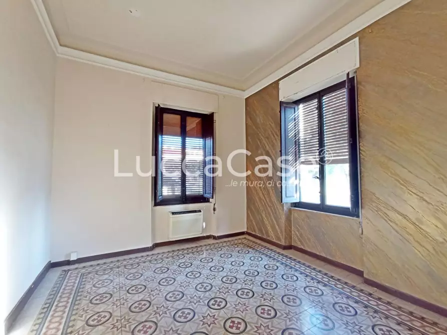 Immagine 31 di Ufficio in affitto  a Lucca