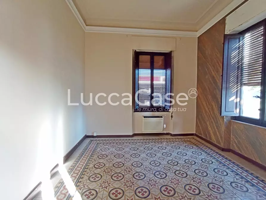 Immagine 32 di Ufficio in affitto  a Lucca