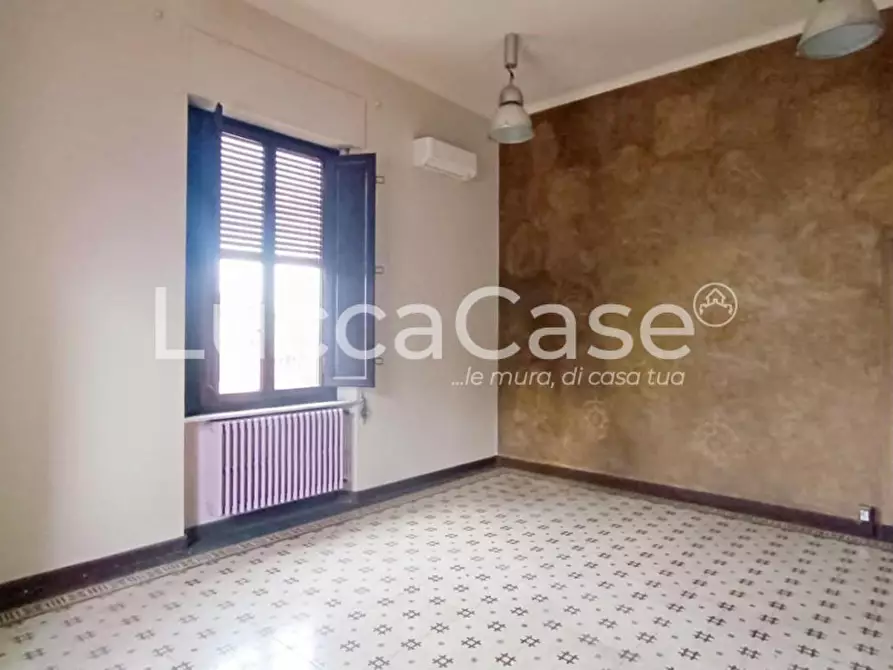 Immagine 1 di Ufficio in affitto  a Lucca