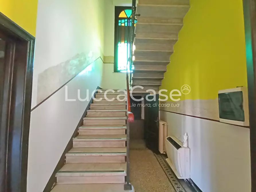 Immagine 19 di Ufficio in affitto  a Lucca