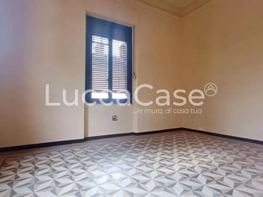 Immagine 11 di Ufficio in affitto  a Lucca