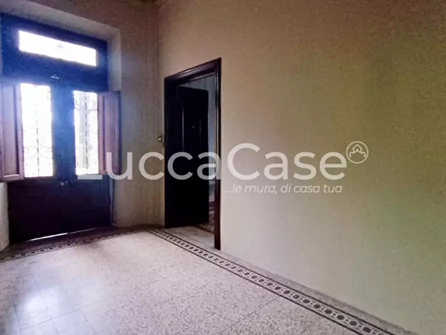 Immagine 7 di Ufficio in affitto  a Lucca