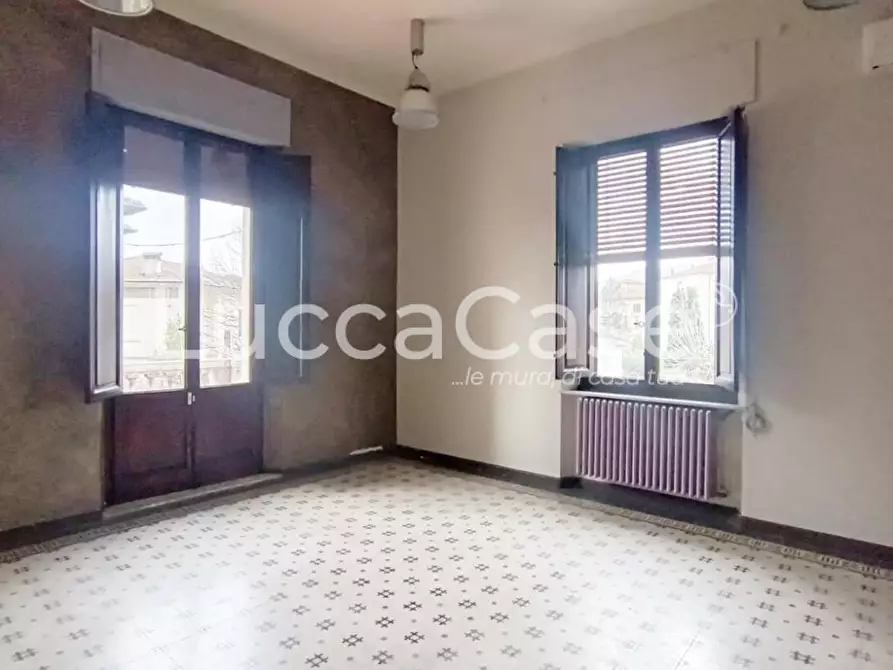 Immagine 4 di Ufficio in affitto  a Lucca