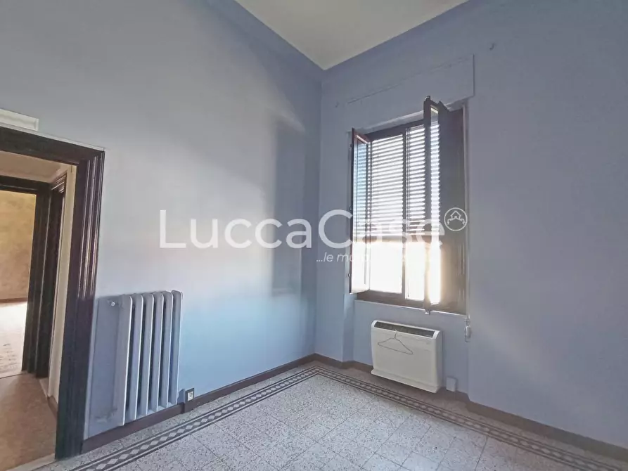 Immagine 15 di Ufficio in affitto  a Lucca