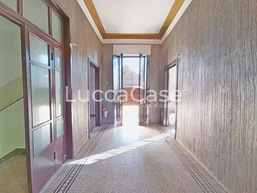 Immagine 35 di Ufficio in affitto  a Lucca