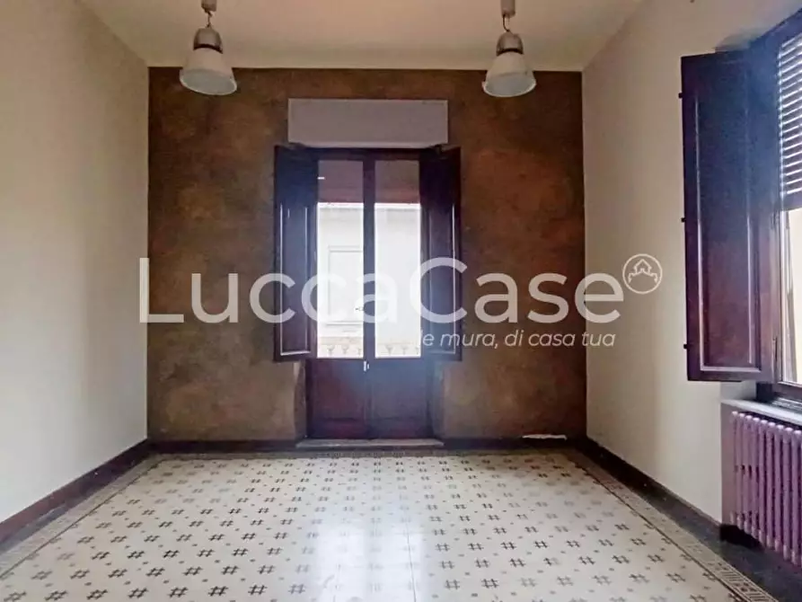 Immagine 2 di Ufficio in affitto  a Lucca