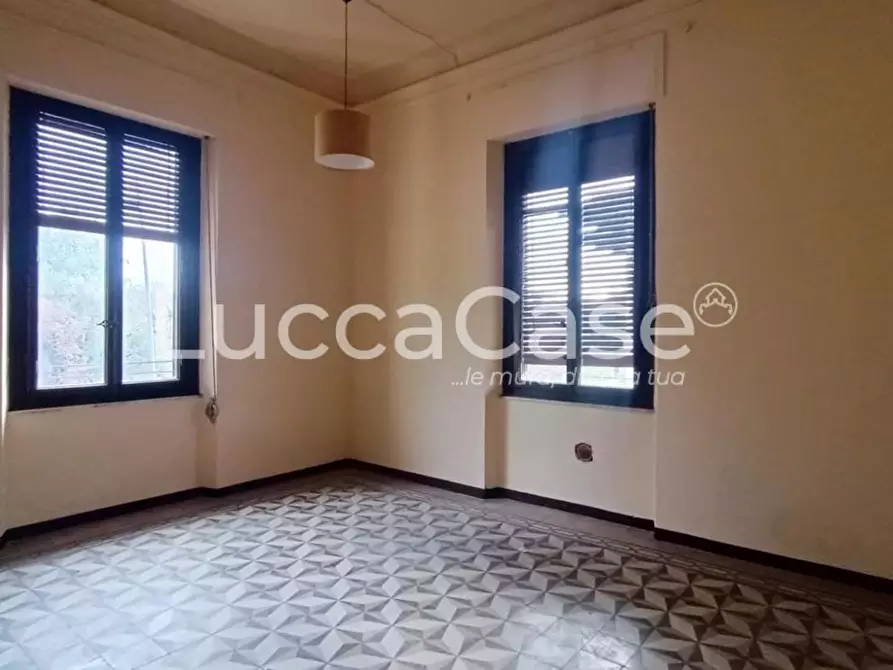 Immagine 10 di Ufficio in affitto  a Lucca