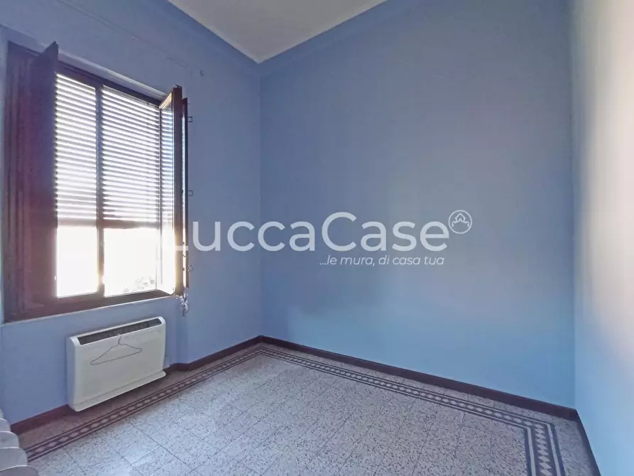 Immagine 14 di Ufficio in affitto  a Lucca