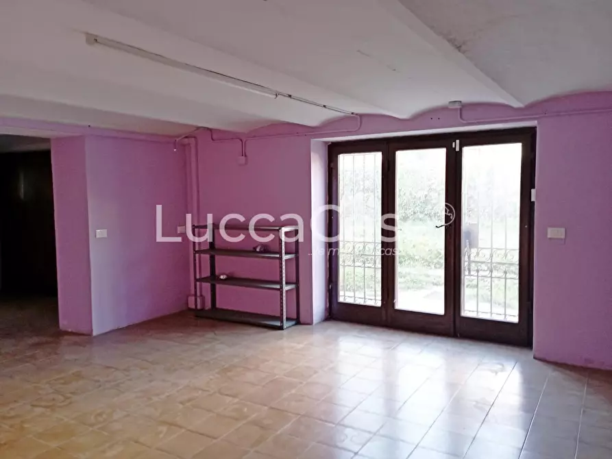 Immagine 17 di Ufficio in affitto  a Lucca