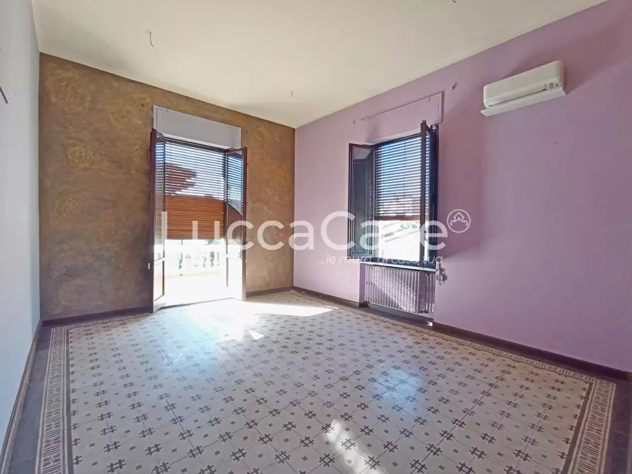 Immagine 36 di Ufficio in affitto  a Lucca