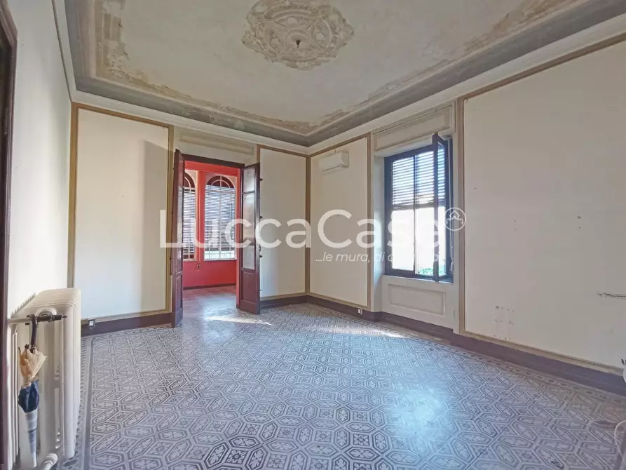 Immagine 27 di Ufficio in affitto  a Lucca