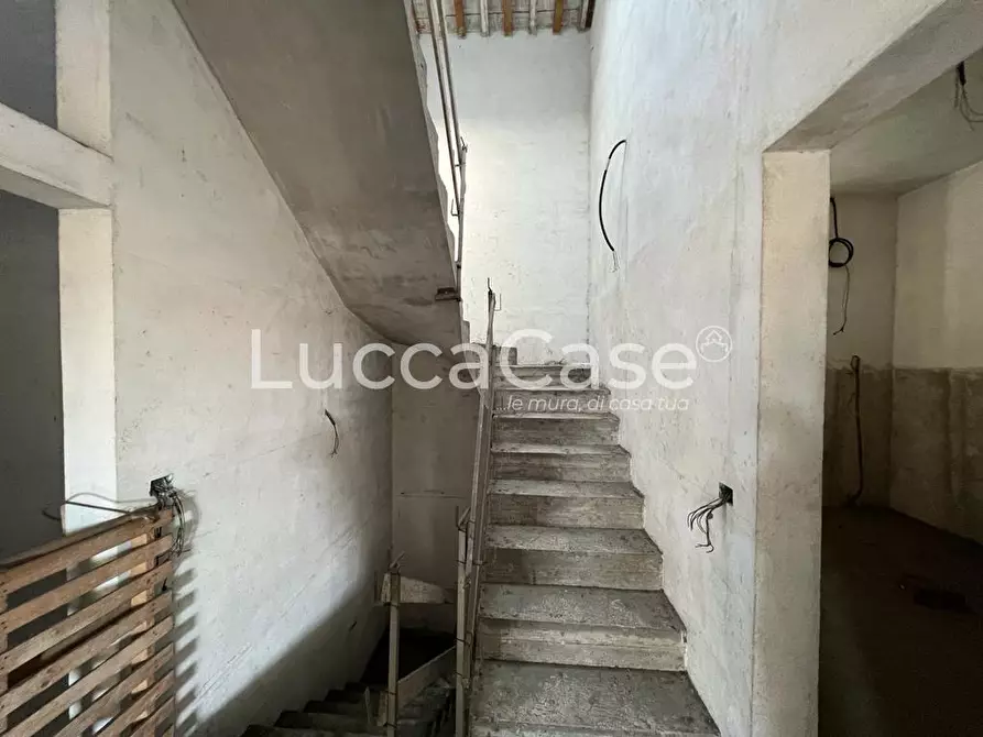 Immagine 15 di Villa in vendita  a Lucca