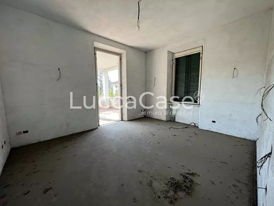 Immagine 14 di Villa in vendita  a Lucca