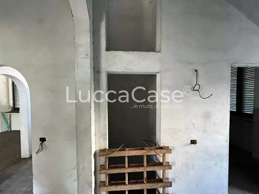 Immagine 10 di Villa in vendita  a Lucca