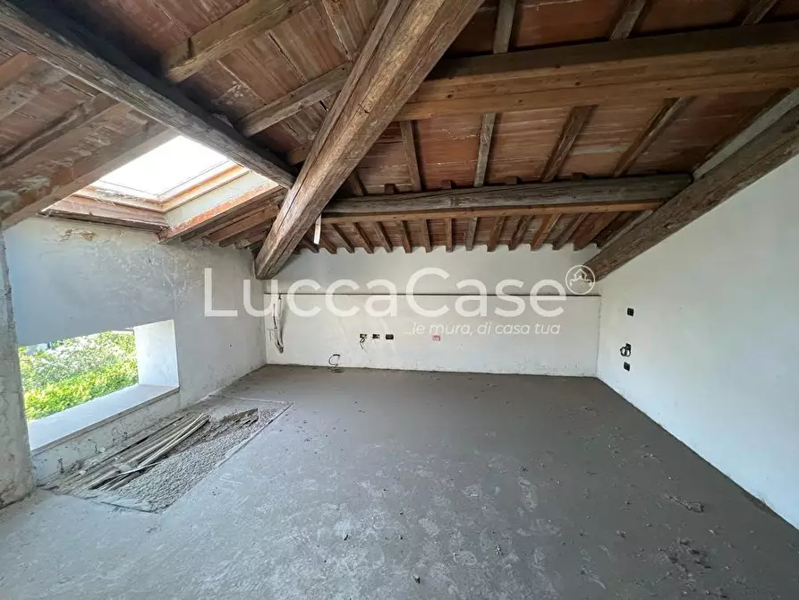 Immagine 5 di Villa in vendita  a Lucca
