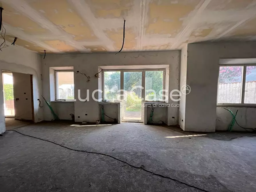 Immagine 2 di Villa in vendita  a Lucca