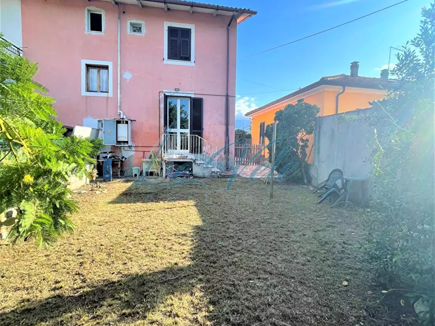 Immagine 1 di Casa bifamiliare in vendita  a Massa