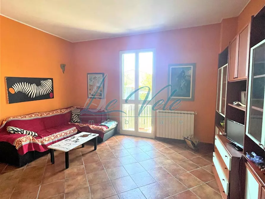 Immagine 3 di Casa bifamiliare in vendita  a Massa