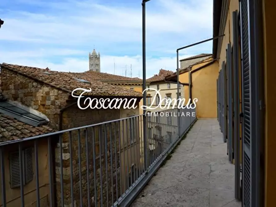Immagine 8 di Mansarda in vendita  a Siena