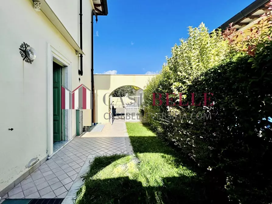 Immagine 35 di Villetta a schiera in vendita  a Seravezza