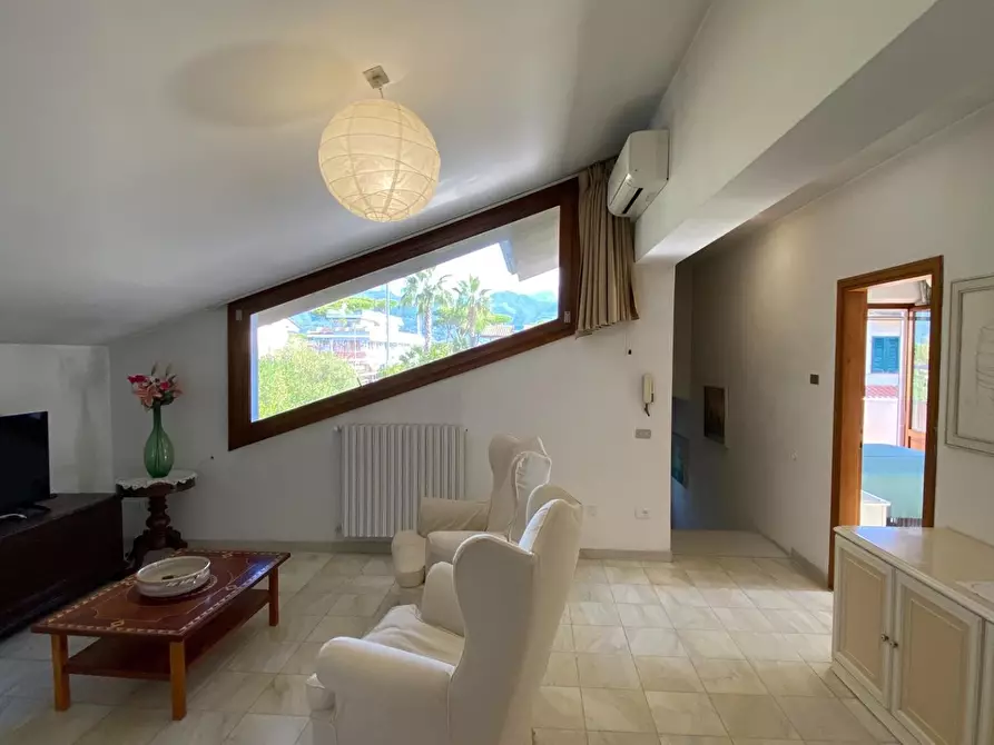 Immagine 2 di Casa bifamiliare in affitto  a Forte Dei Marmi