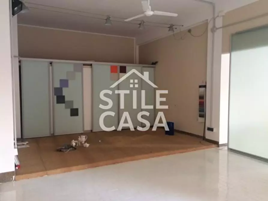 Immagine 1 di Locale commerciale in vendita  a Altopascio