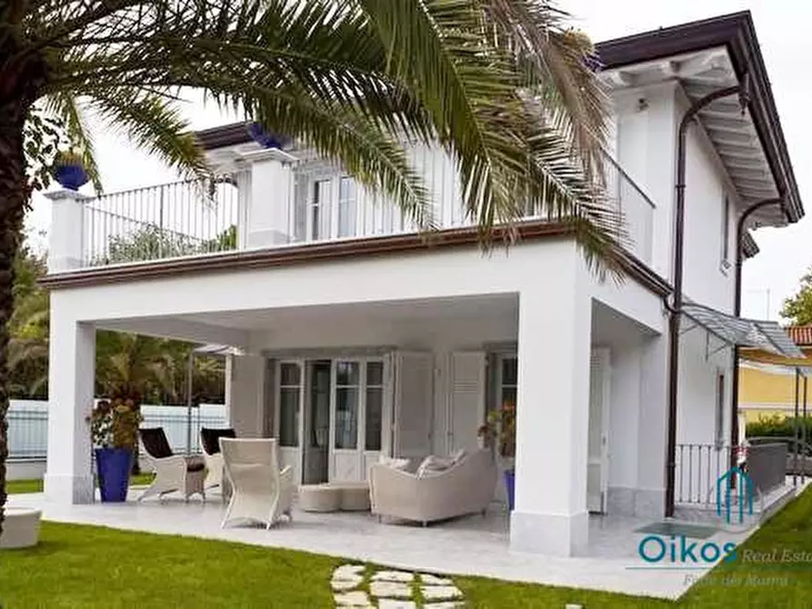 Immagine 2 di Villa in affitto  a Forte Dei Marmi